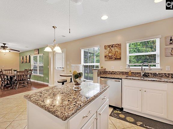 4th image of 127 Sandalewood Ln