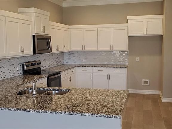 4th image of 108 Everett Ct #B