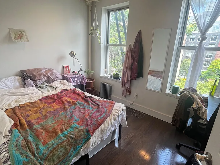 521 E 12th St #11 — Photo 1