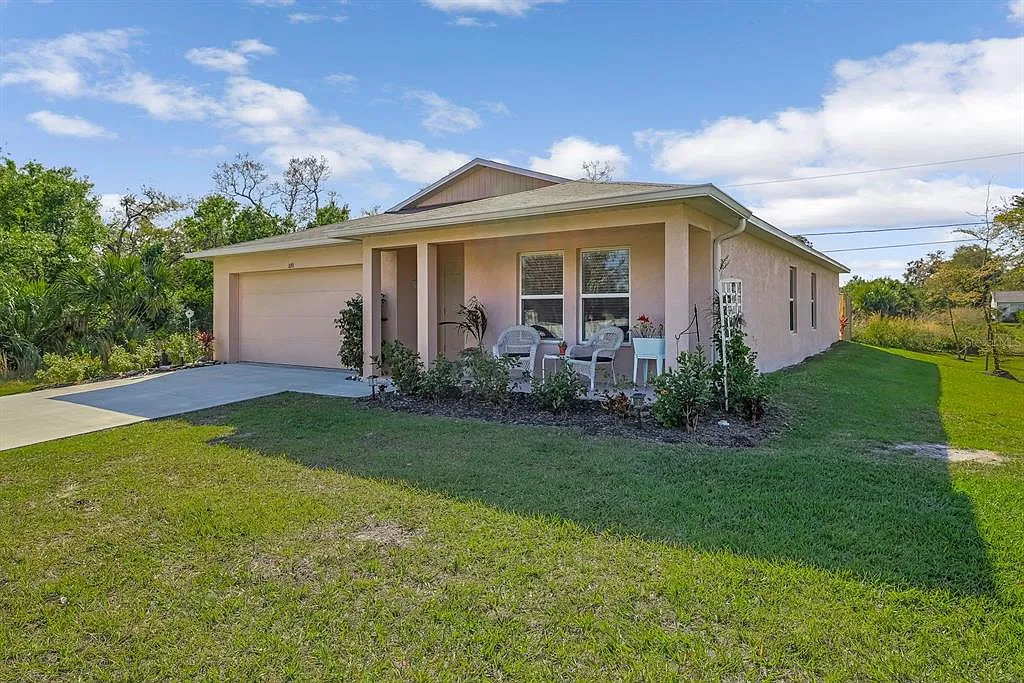 4 bed, 2.0 bath, 1646 sqft, $1,800 — Photo 1