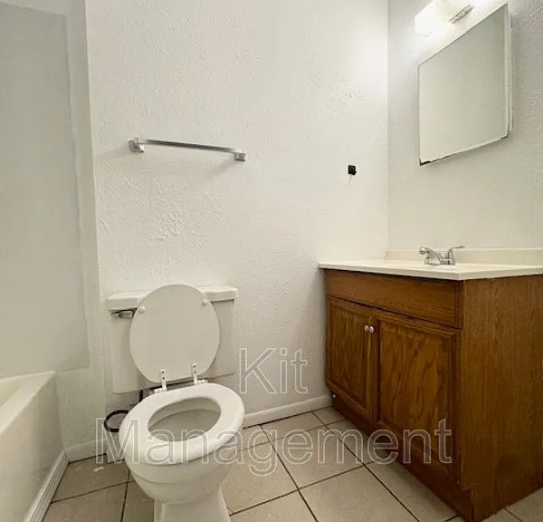 5722 Gay St — Photo 5