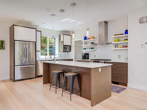 5th image of 488 Regency Pl
