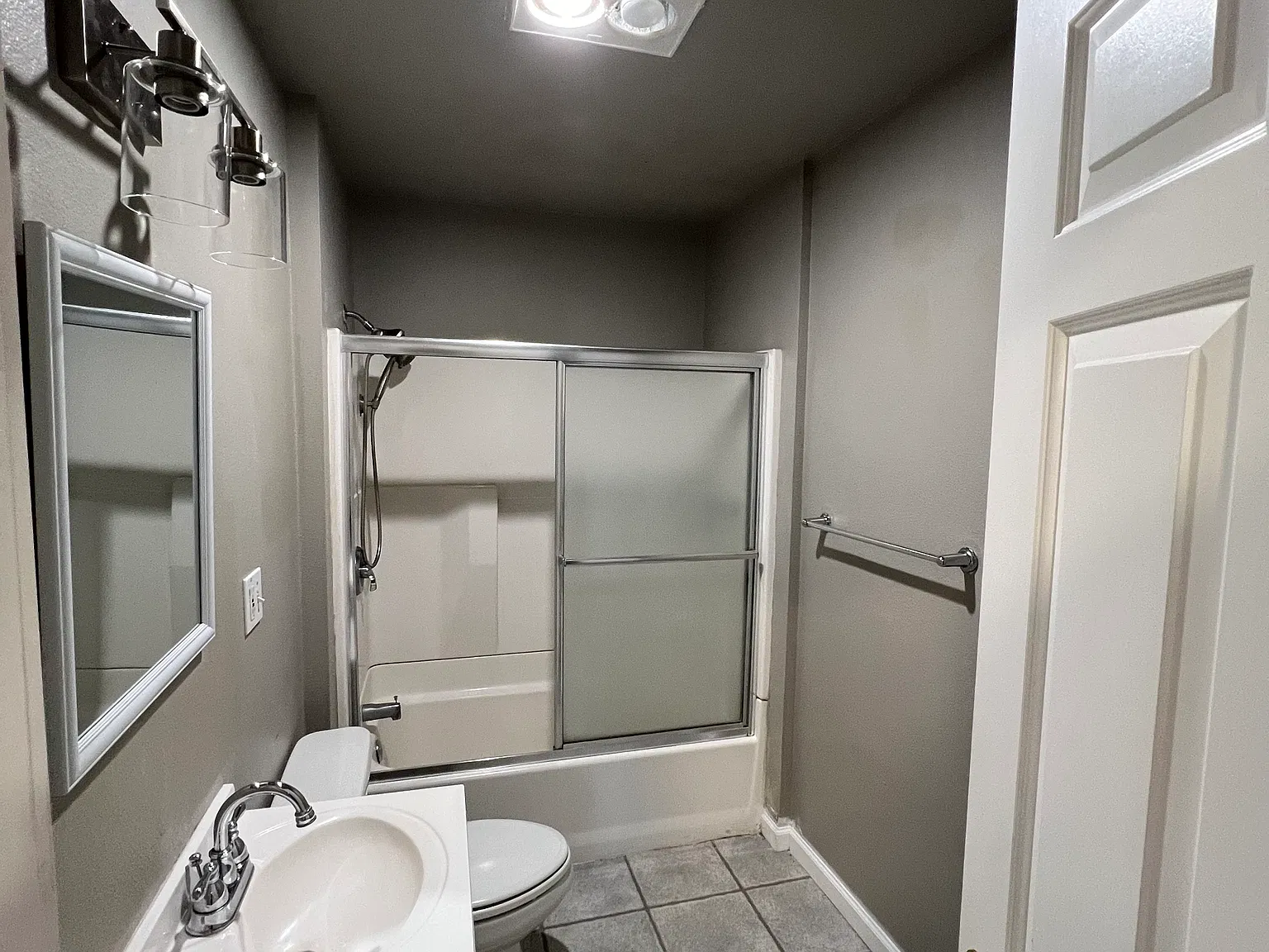 2 bed, 865 sqft, $1,995 — Photo 3