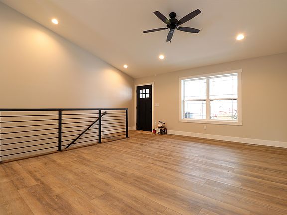 2nd image of 801 Hawkeye Heights Rd