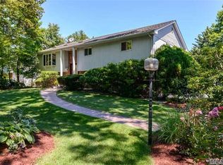 7 Beaver Dr, Bayville, NY 11709