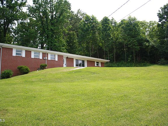 2nd image of 600 Garden Ln