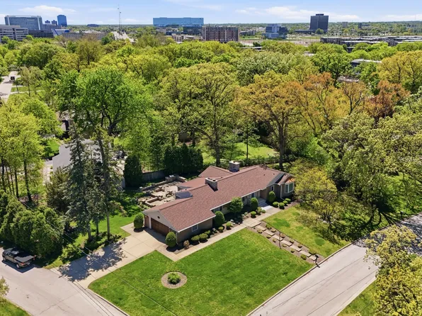 29 Brookdale Ln, Palatine, IL 60067