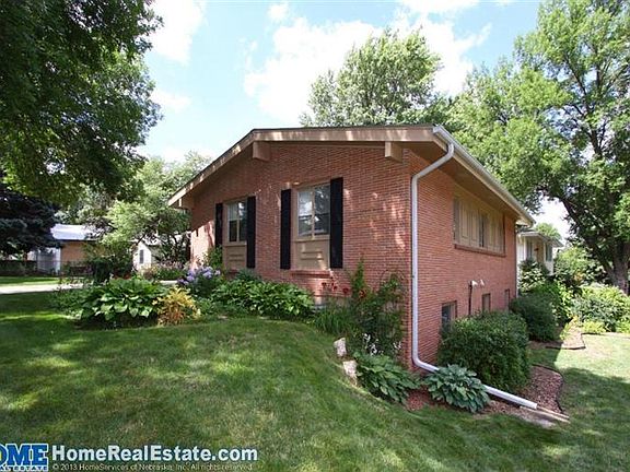 4th image of 841 E Sanborn Dr
