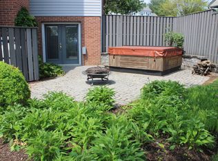 76 Rosewood Dr, Leola, PA 17540