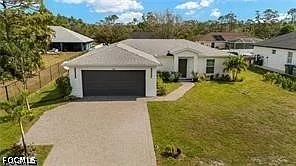 3 bed, 2.0 bath, 1400 sqft, $2,200 — Photo 2