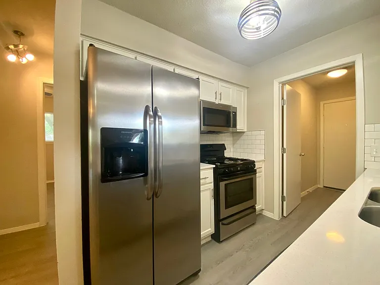 6400 Brookside Dr — Photo 8