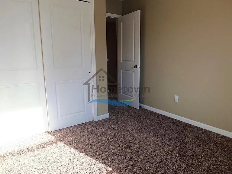 908 E Davis Ave — Photo 19