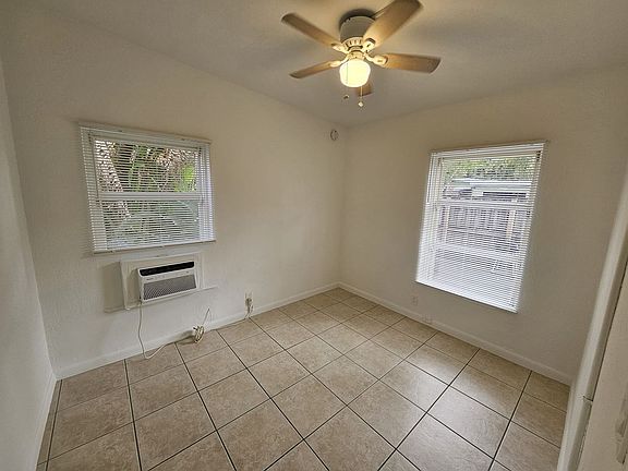 5th image of 1100 NE 12th Ave APT 1