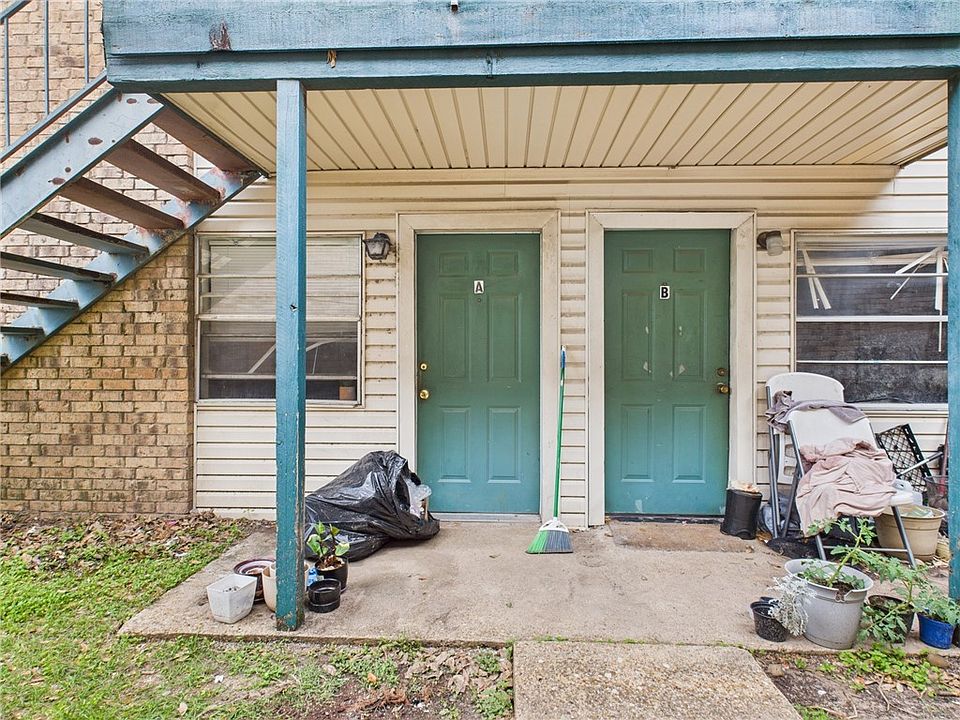 2nd image of 403 Boyett St APT A