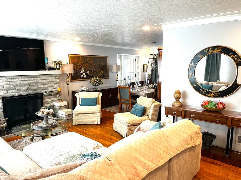 1321 E Lasalle Ave — Photo 3