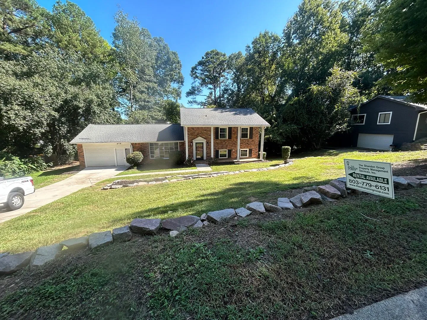 Recently Renovated, Move-In Ready, And Available Now In The Desirable Woodland Hills Area! — Photo 1