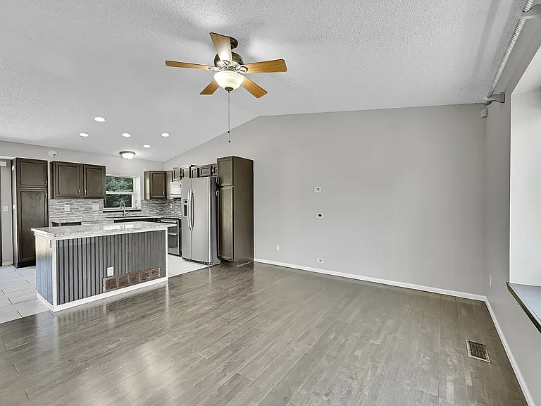 15165 Chelmsford St — Photo 3