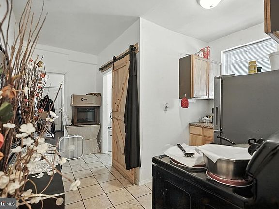 5th image of 3846 W Girard Ave