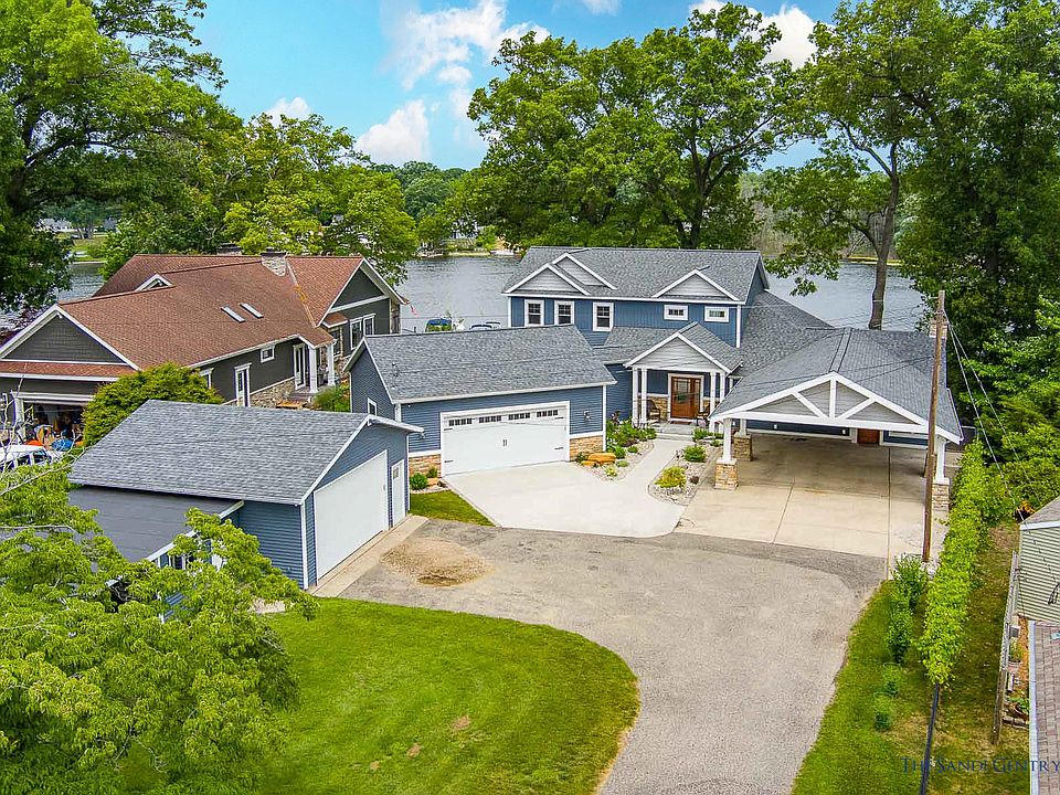 7 Circle Dr, Fruitport, MI 49415 Zillow