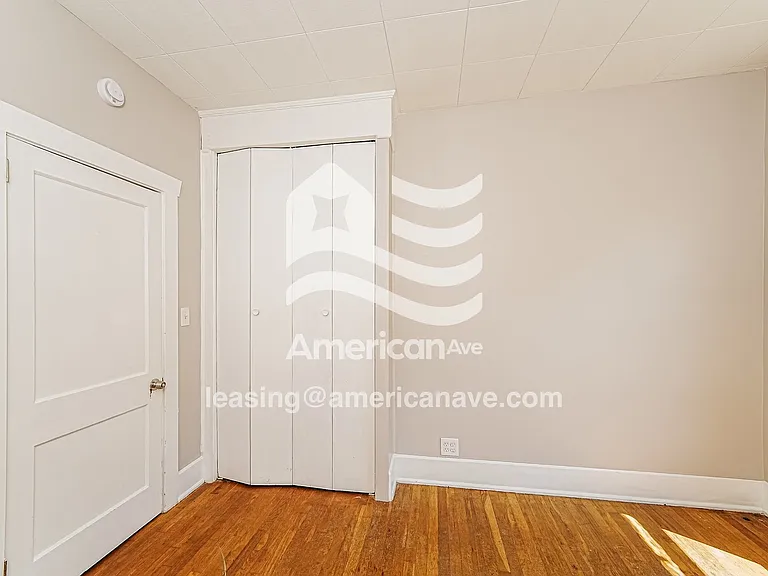 1537525_009_main_bedroom_10.jpg