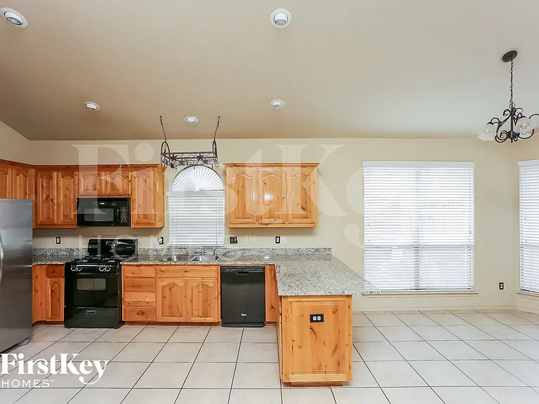 14413 Artesia Ct — Photo 6