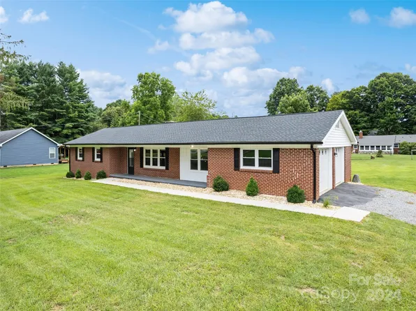 279 Garden Ln, Canton, NC 28716