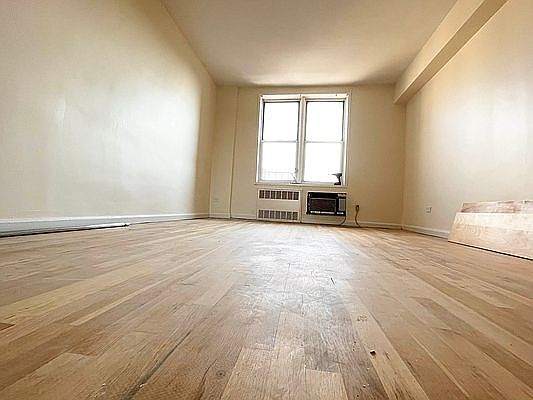 3rd image of 245-20 Grand Central Pkwy #4-H