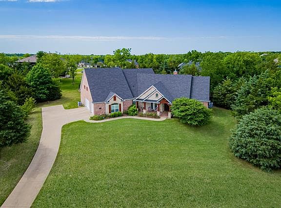 3rd image of 4679 Lake Breeze Dr