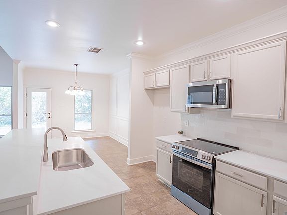 4th image of 10190 Angela Dr