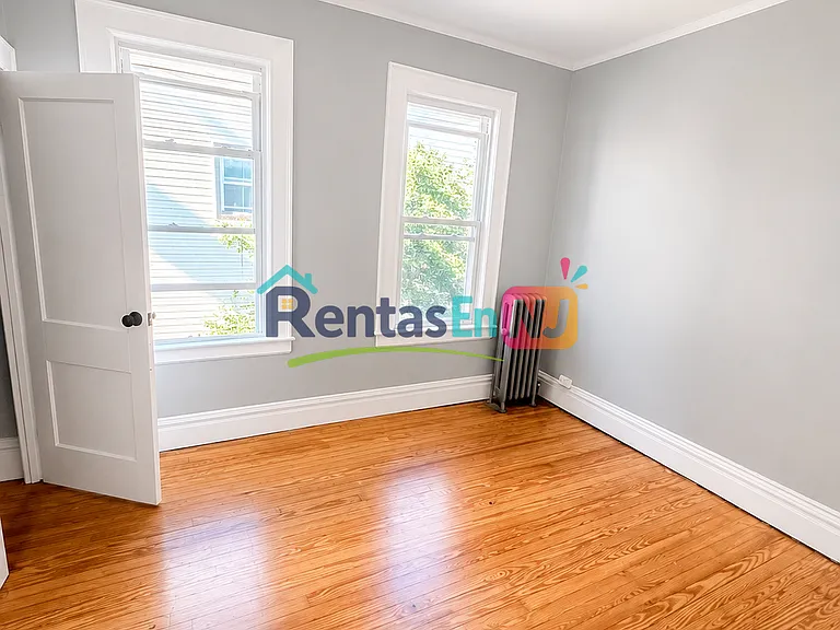 549 S 20th St #3A — Photo 6