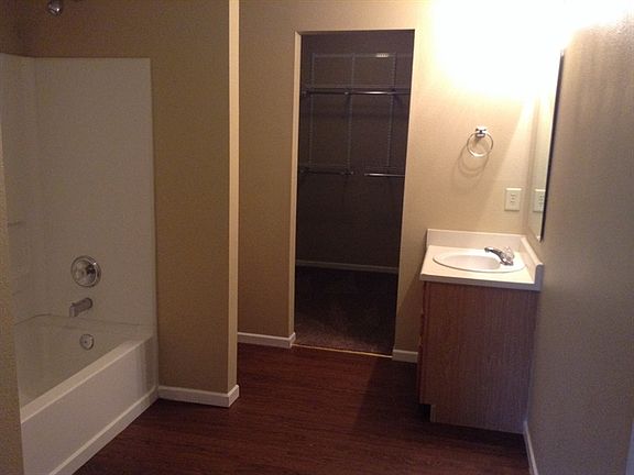 5th image of 15-2698 Manalo St