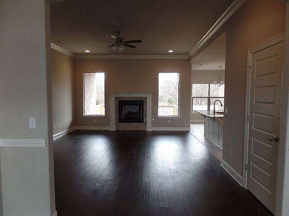 4th image of 868 Roselawn St