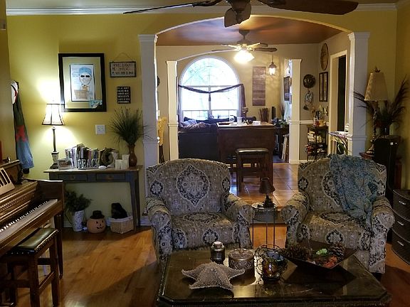 3rd image of 327 Braxton Dr