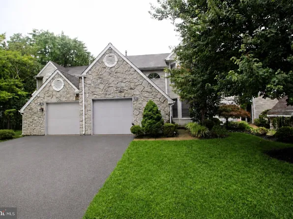 56 Kanon Ct, Newtown, PA 18940