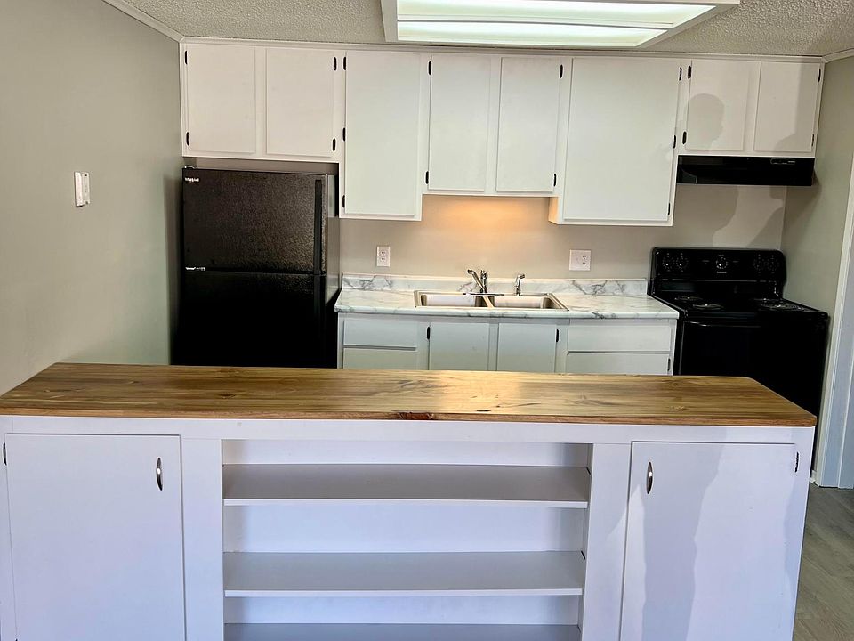 1st image of 20 Hampshire Dr #21