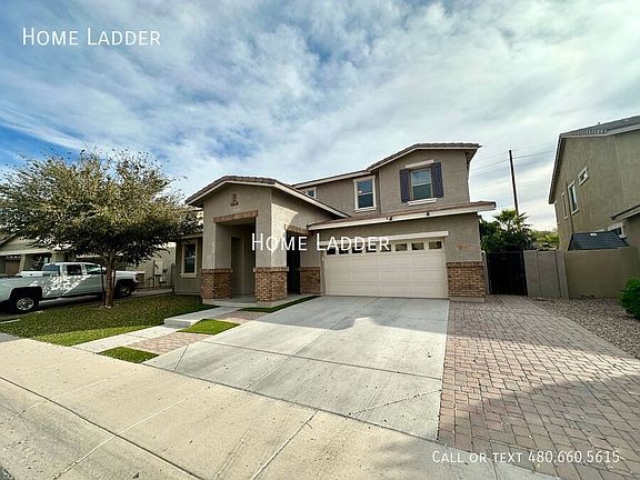 2nd image of 3133 N Loma Vis