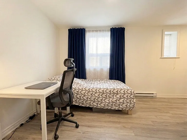 492 Montrose Ave #26 — Photo 8