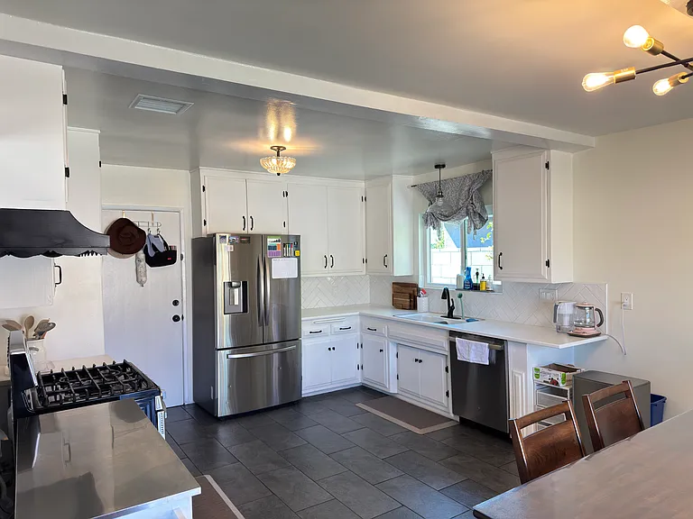Fuchsia Ave — Photo 10