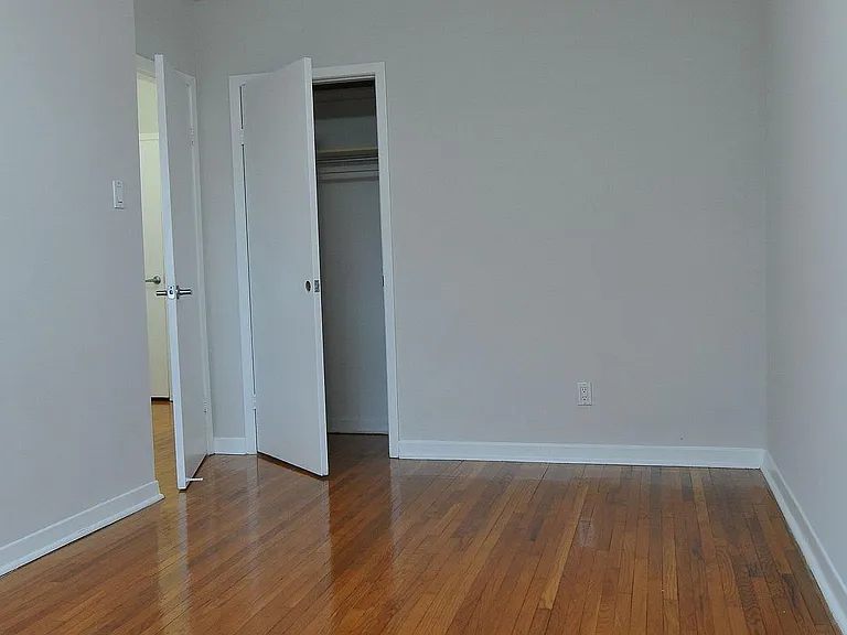 1013 Pape Ave #B — Photo 14