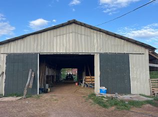 317 Round Knob Rd, Red House, WV 25168