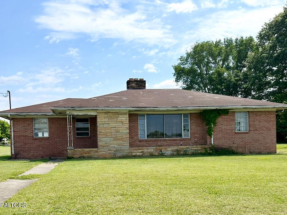 1st image of 251 Holmes St