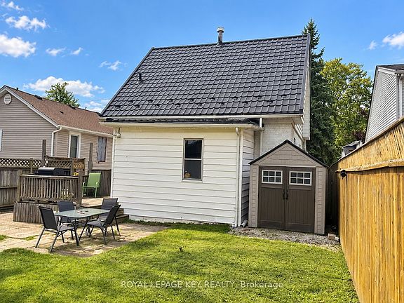 4th image of 404 Russell St S