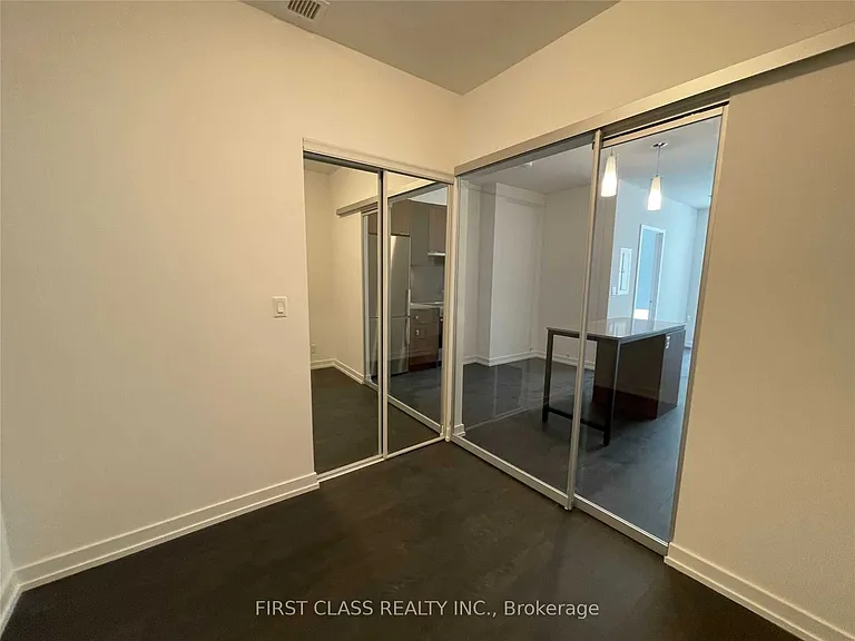 203 College St #406 — Photo 6