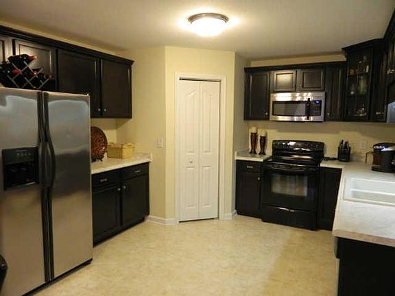 2nd image of 933 Wheatfield Ct