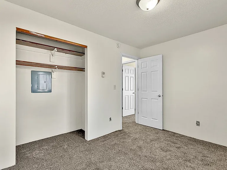 Find Your Perfect Fit at East Park Apartments! — Photo 36