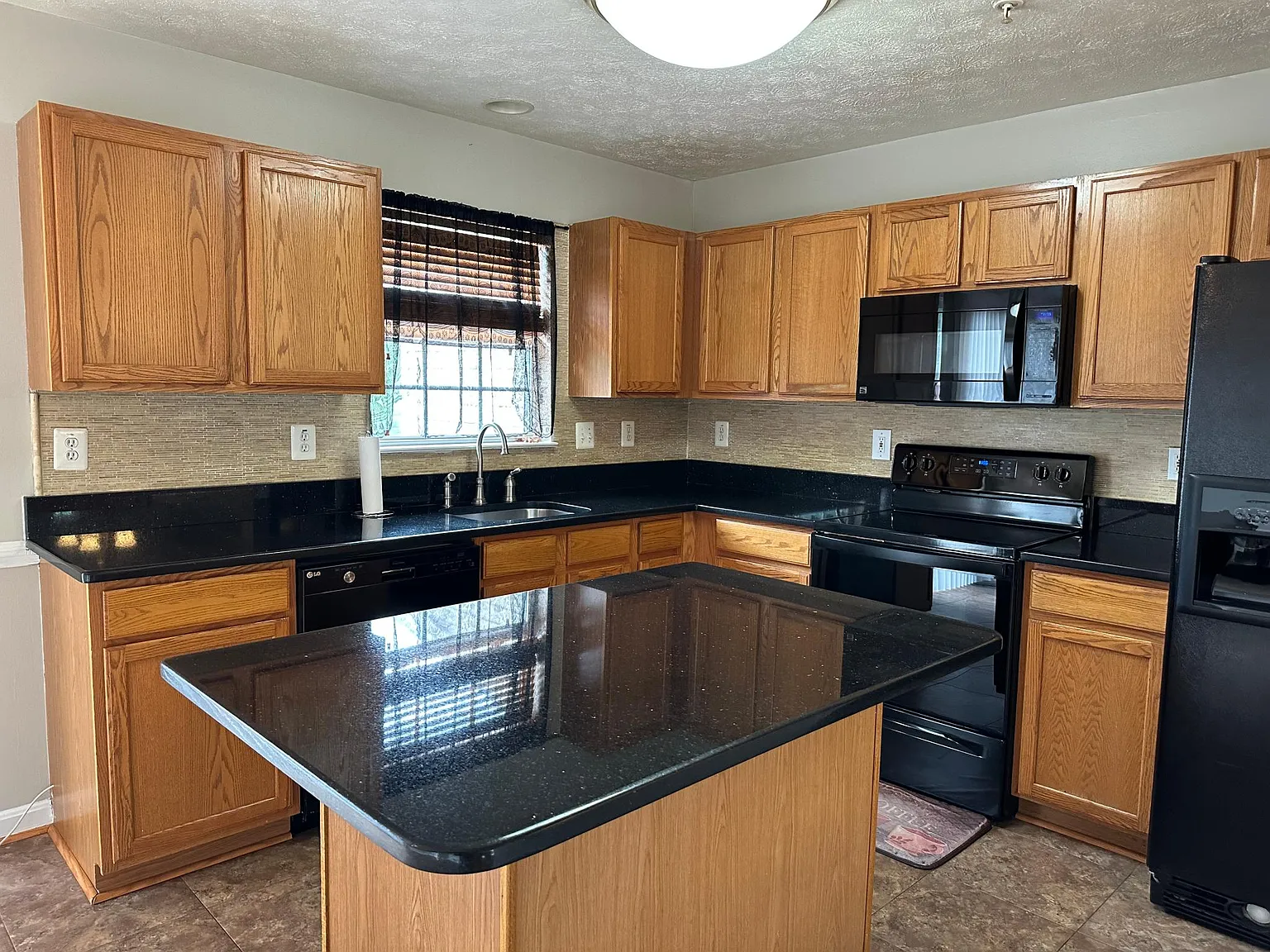 4825 Buxton Cir — Photo 3