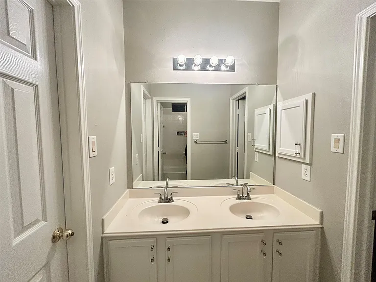 16807 Laguna Springs Dr — Photo 43