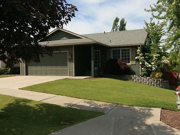 3rd image of 3225 E 43rd Ave