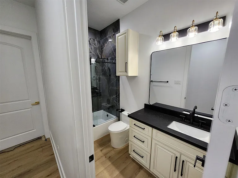 207 Carl St #B — Photo 9
