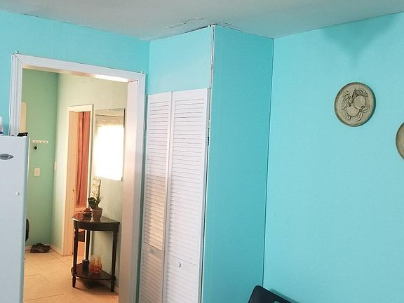 4th image of 304 N Railroad St
